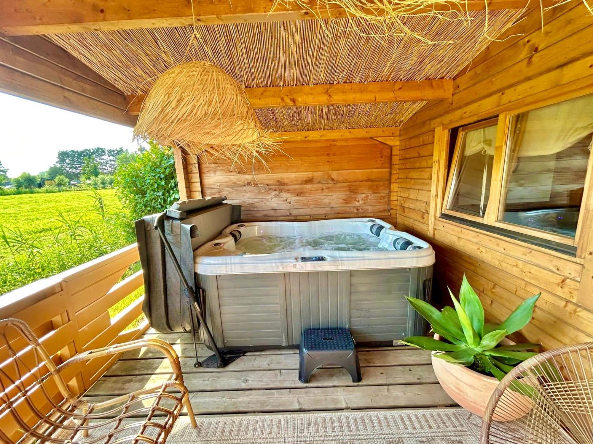 Mediterranean Style Chalet With Jacuzzi And Garden Near Amsterdam Vijfhuizen Exterior photo