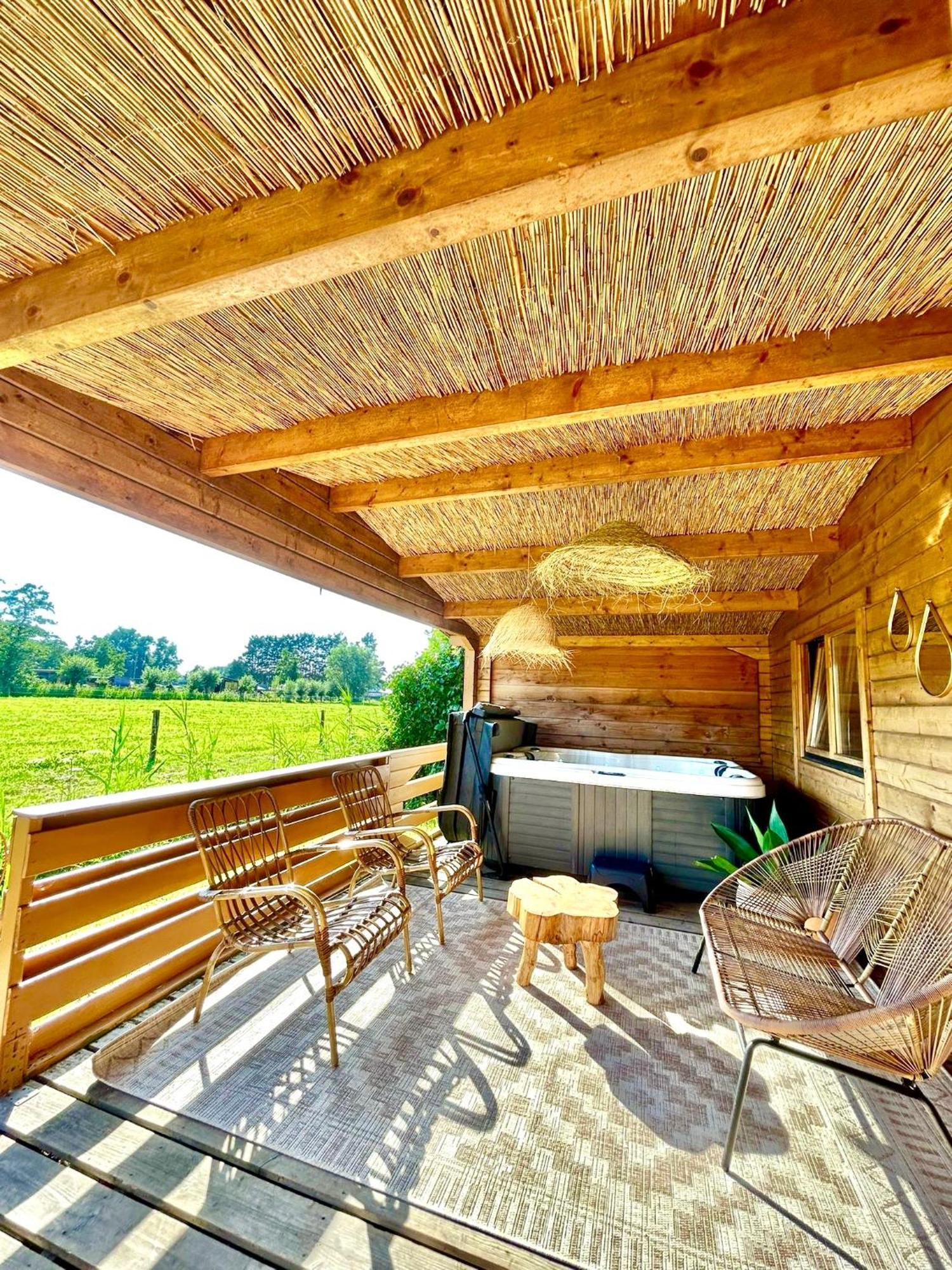 Mediterranean Style Chalet With Jacuzzi And Garden Near Amsterdam Vijfhuizen Exterior photo