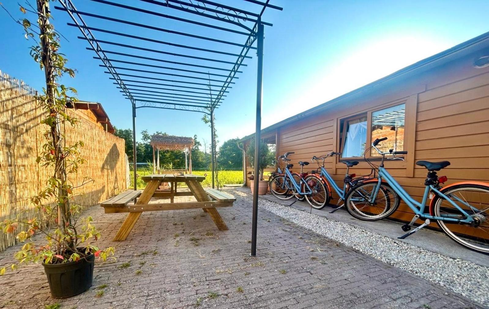 Mediterranean Style Chalet With Jacuzzi And Garden Near Amsterdam Vijfhuizen Exterior photo