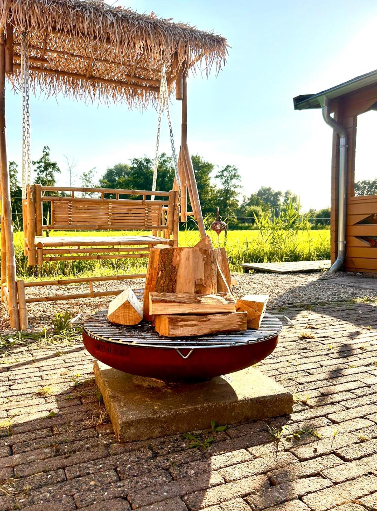 Mediterranean Style Chalet With Jacuzzi And Garden Near Amsterdam Vijfhuizen Exterior photo