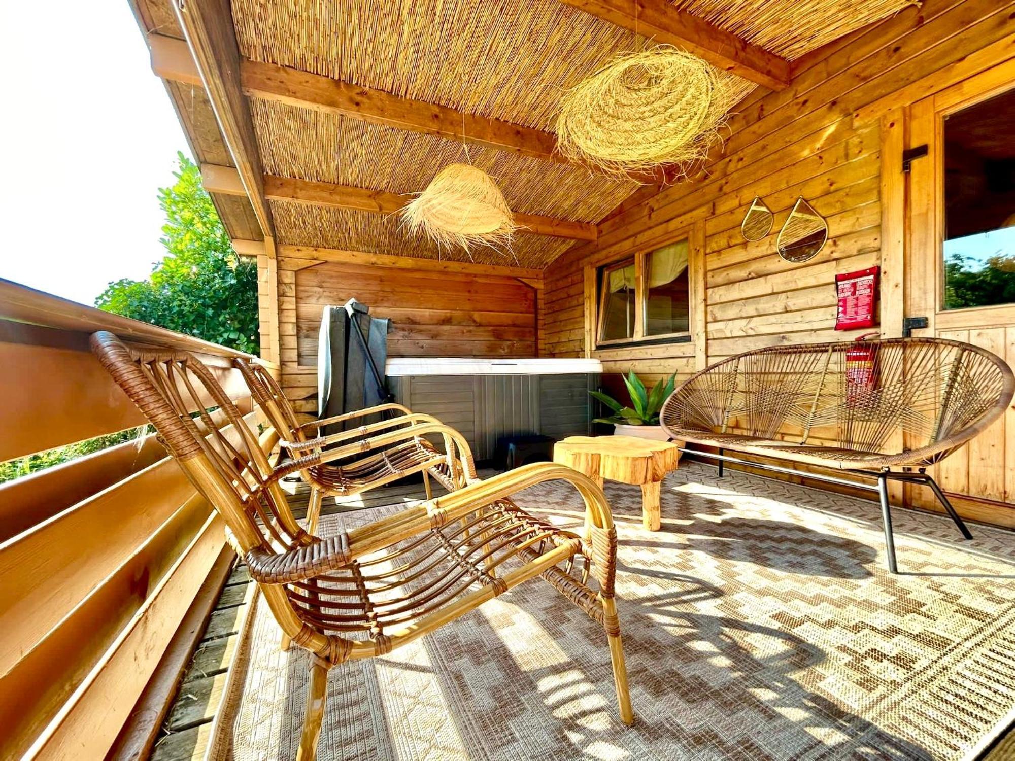 Mediterranean Style Chalet With Jacuzzi And Garden Near Amsterdam Vijfhuizen Exterior photo