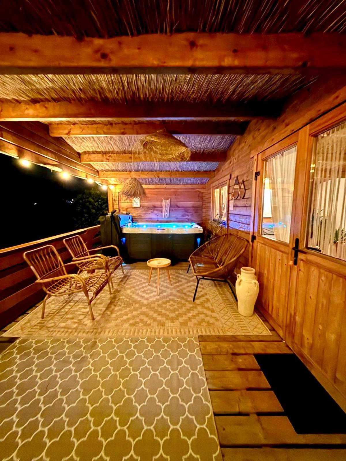 Mediterranean Style Chalet With Jacuzzi And Garden Near Amsterdam Vijfhuizen Exterior photo