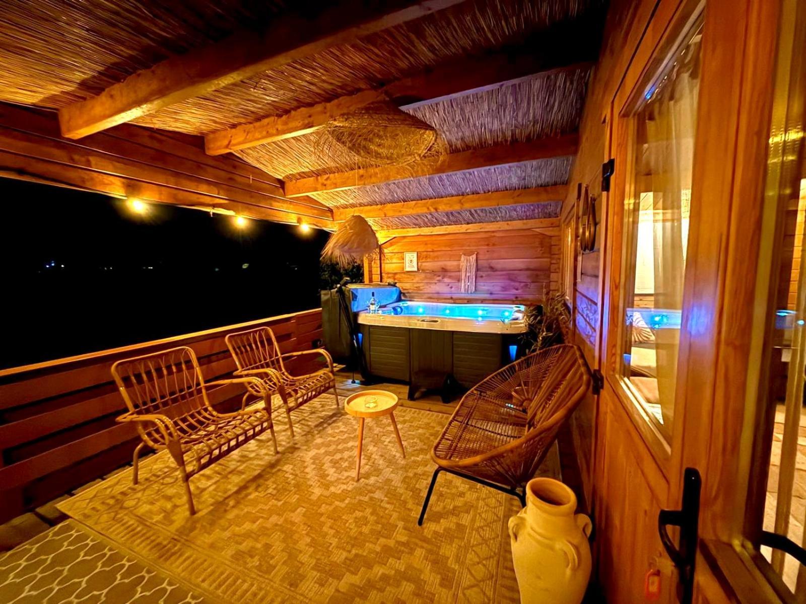 Mediterranean Style Chalet With Jacuzzi And Garden Near Amsterdam Vijfhuizen Exterior photo